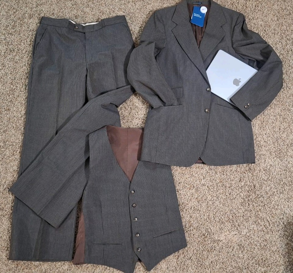 Vintage Wool Yves Saint Laurent Men’s Suit Excellent Shape! 40R Dark Brown