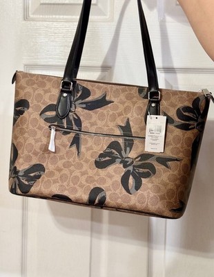 NWT Coach Gallery Tote Bag In Signature Canvas With Bow Print