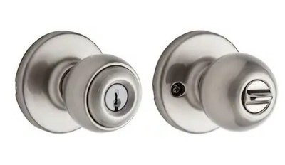 NEW Kwikset Polo Brushed Nickel Entry Door Knob with keys NOT smart-key