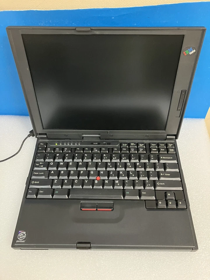 ~ IBM 560E Type 2640 12" Laptop Pentium CPU 16MB RAM 2GB HDD Windows 95 (Read) Foto 3 de 4
