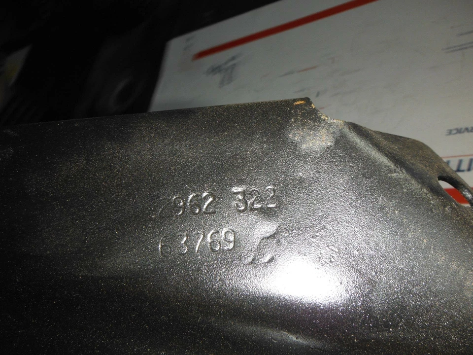 PLYMOUTH VALIANT 1970-71 LADO DEL PASAJERO EXTERIOR PARACHOQUES DELANTERO SOPORTE MOPAR 70 1971 Foto 3 de 3