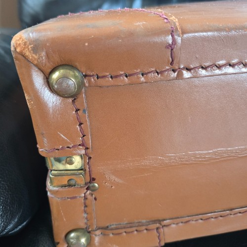 Old/Vintage Top Grain Cowhide Travelling Suitcase Brown 14.25H x 21.25L x 6.25W - Picture 14 of 22