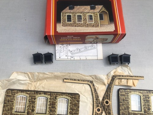 Hornby R519 OO Gauge Engine Shed Quick Fit Series Complete VGC Boxed - 第 5/11 張圖片
