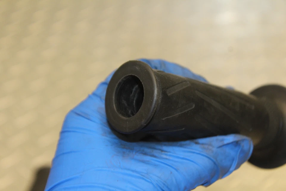 Yamaha FZ6R 2009 empuñadura del acelerador derecho Foto 3 de 4