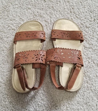 OshKosh Girls Brown Sandals - Size 11 - Scalloped Floral Ankle Strap