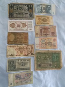 Lot-of-World-Paper-Money