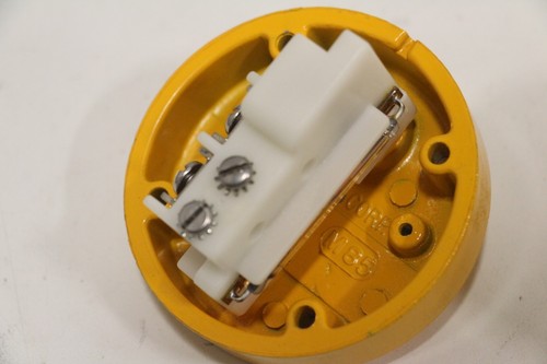 New GTE Corp Pedestrian Round Push Button PB-3-1000 M85 Yellow - Picture 5 of 5