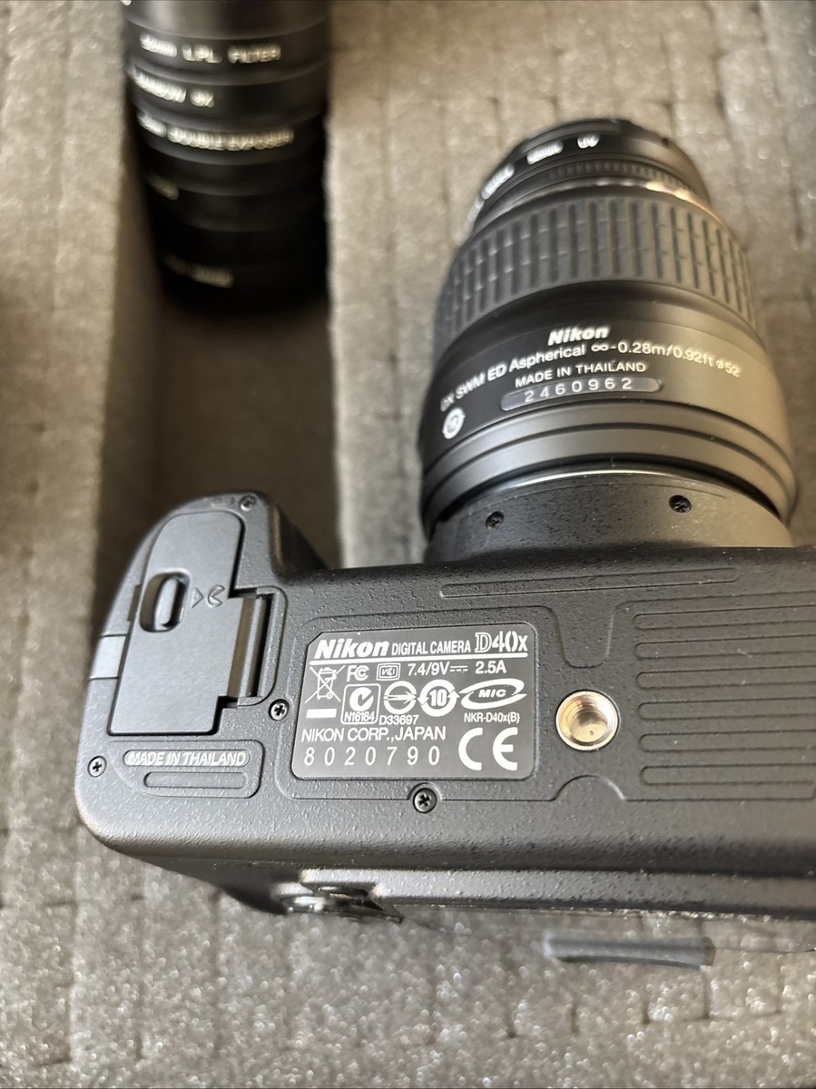 Nikon D40x Digital Camera 10.2MP Nikkor 18-55mm 55-200mm Lenses