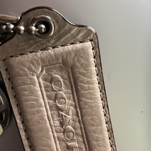 Coach Taschenanhänger silberfarben Kreis aus C und Metall - Bild 4 von 7