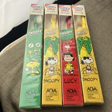 4 Vintage Oral-B Snoopy Peanuts NEW Toothbrushes Lucy-Woodstock