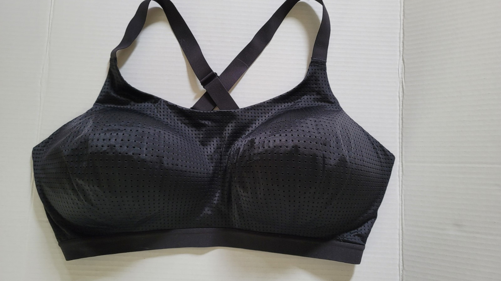 New With Tag Victoria Secret Bra Size 40 DDD sports bra cross strap light weight