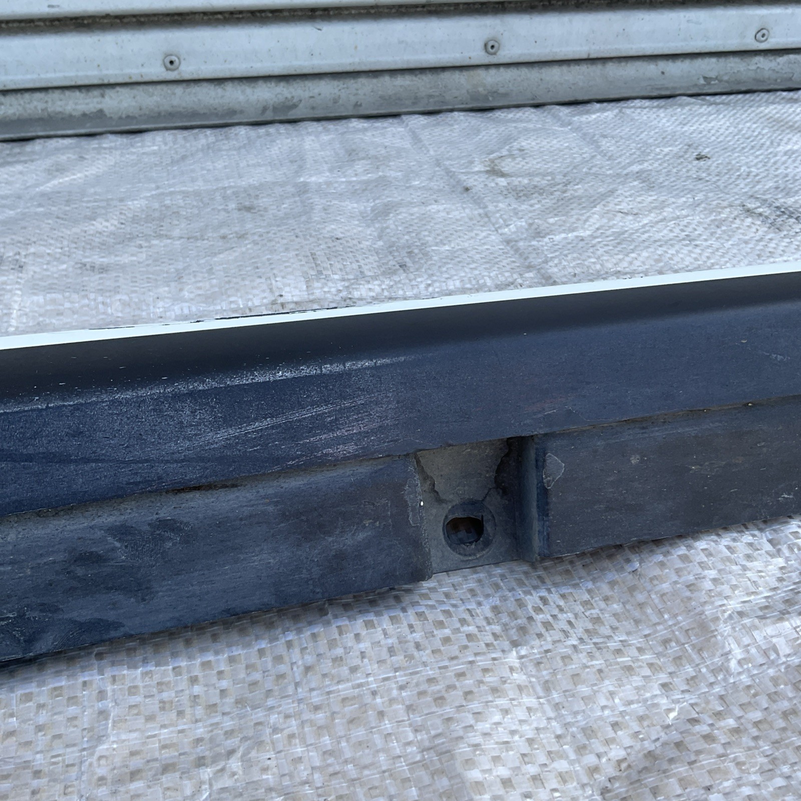 14-20 Maserati Ghibli Right Passenger Panel Side Skirt Molding BIANCO VR.268 Oem