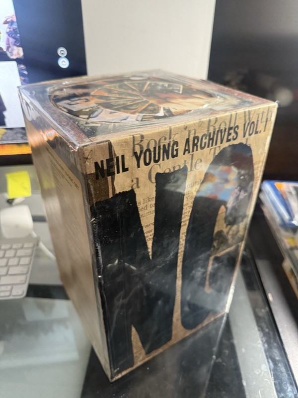 Neil Young - Archives: Vol. 1 - 1963-1972 (Blu-ray Disc, 2009, 10-Disc Set)