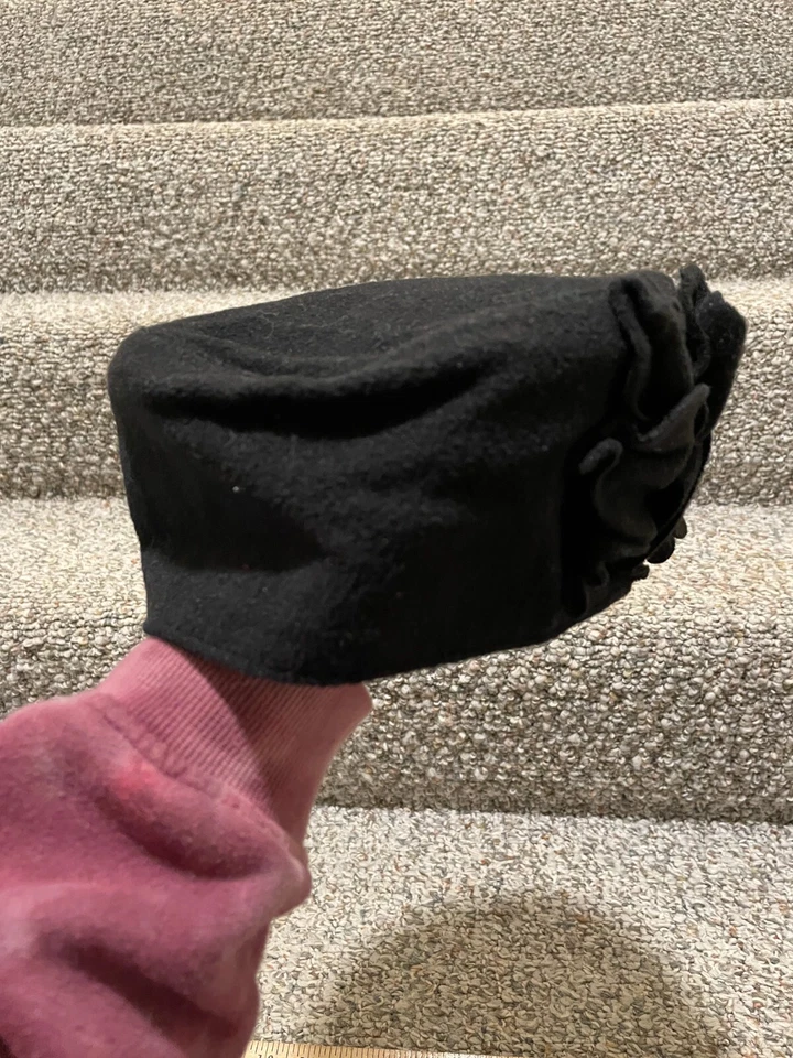 Sombrero PILLBOX Vintage con Detalle de Lazo Ajustable Talla Pequeña Años 1940-50 Fieltro Negro Foto 2 de 4