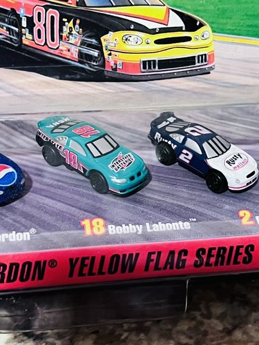 Micro Machines Jeff Gordon Yellow Flag Series Winners Circle 3 Cars NEW - Picture 4 of 7