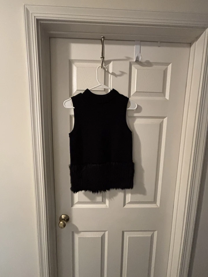 Suéter sin mangas de lana merino Rachel Zoe negro con detalles de piel XS Foto 3 de 4