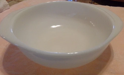 Vintage Pyrex Opal Milkglass Round Casserole Baking Dish 1 1/2 Quart 023 No Lid