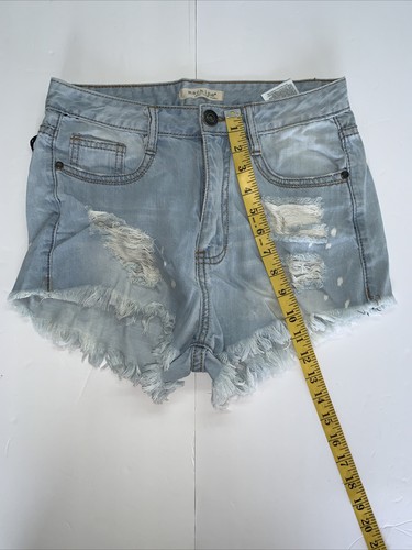 Machine Nouvelle Mode NWT distressed denim shorts Size M - Picture 5 of 5