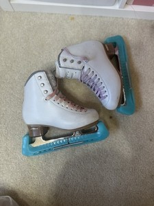 Kids Jackson Evo White Ice Skates 13 1/2W with Blue Guards Size 13.5