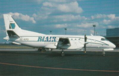 7467 Luftfahrt Postkarte RIAIR EXPRESS SAAB SF 340A Fluggesellschaften