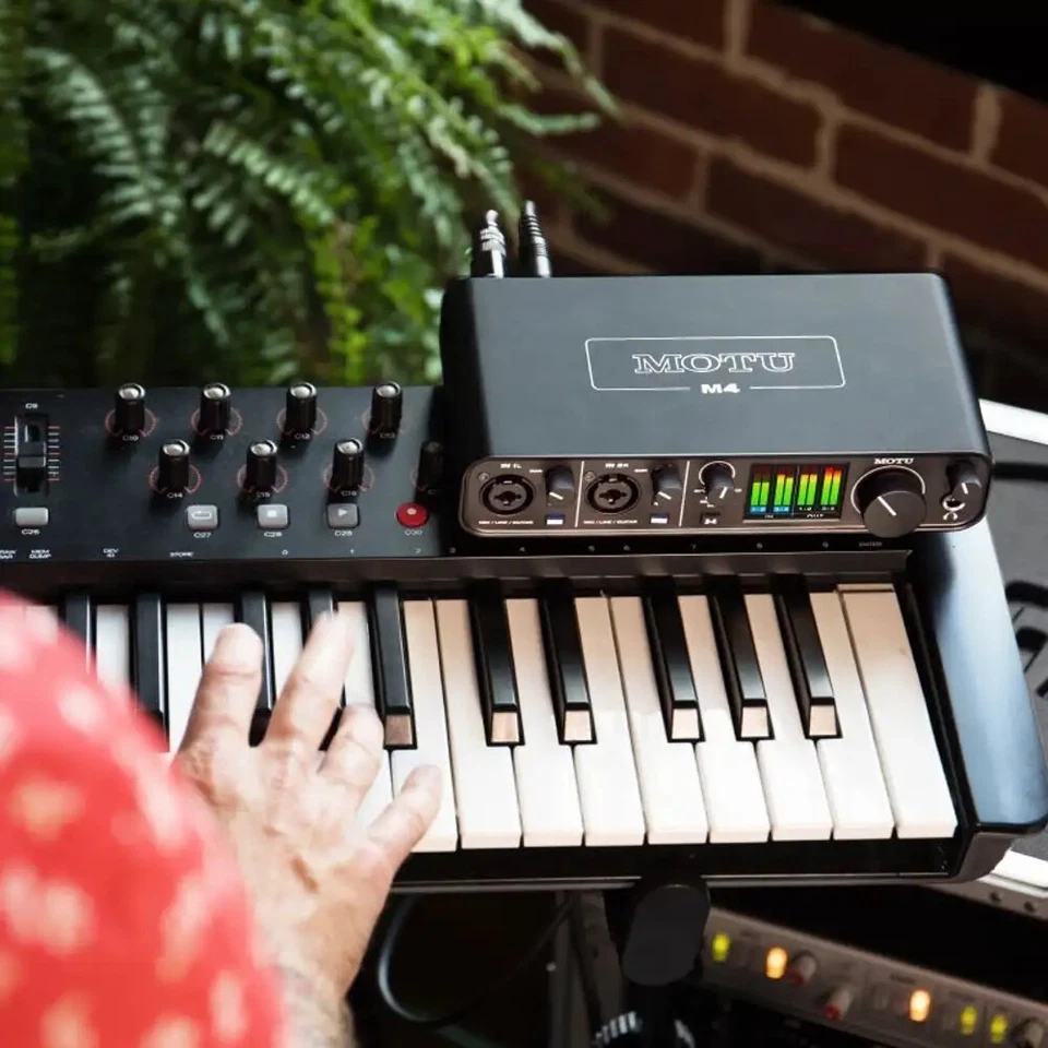 MOTU M4 scheda audio 4 in /4 out per mac windows e ios NUOVO garanzia italiana - Immagine 4 di 4