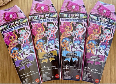 Mattel Monster High Buried Secrets Puppen set of 4 OVP haunted Dance 