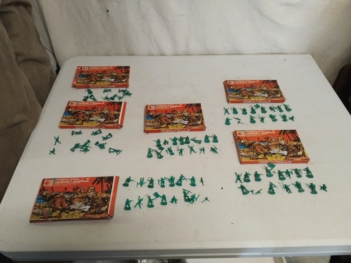 Plats d'étain - Zinnfiguren - Flat tin : 14 figurines civiles du moyen