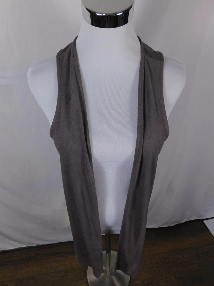 Жилет женский Cato средний серо-коричневый открытый передний без рукавов лазерный вырез сзади искусственная замша - Изображение 2 из 4