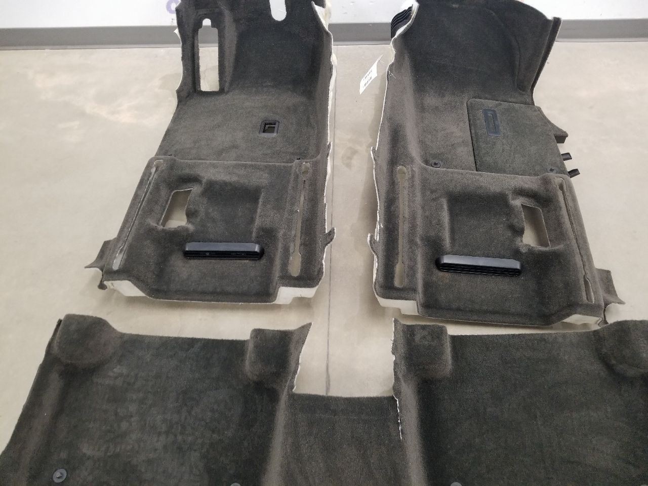 17 BENTLEY BENTAYGA INTERIOR CABIN CARPET FRONT AND REAR BLACK