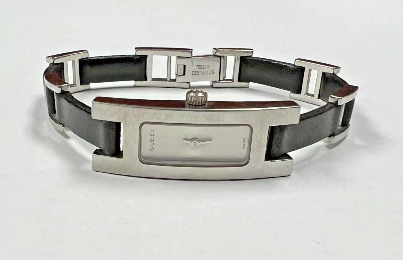 Montre pour femme Gucci 3900L cadran blanc bracelet en cuir de fabrication suisse