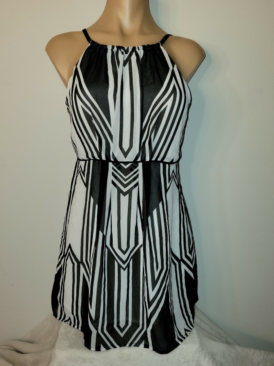 Cache Medium? Black White Chic Abstract Ruched Wa… - image 1