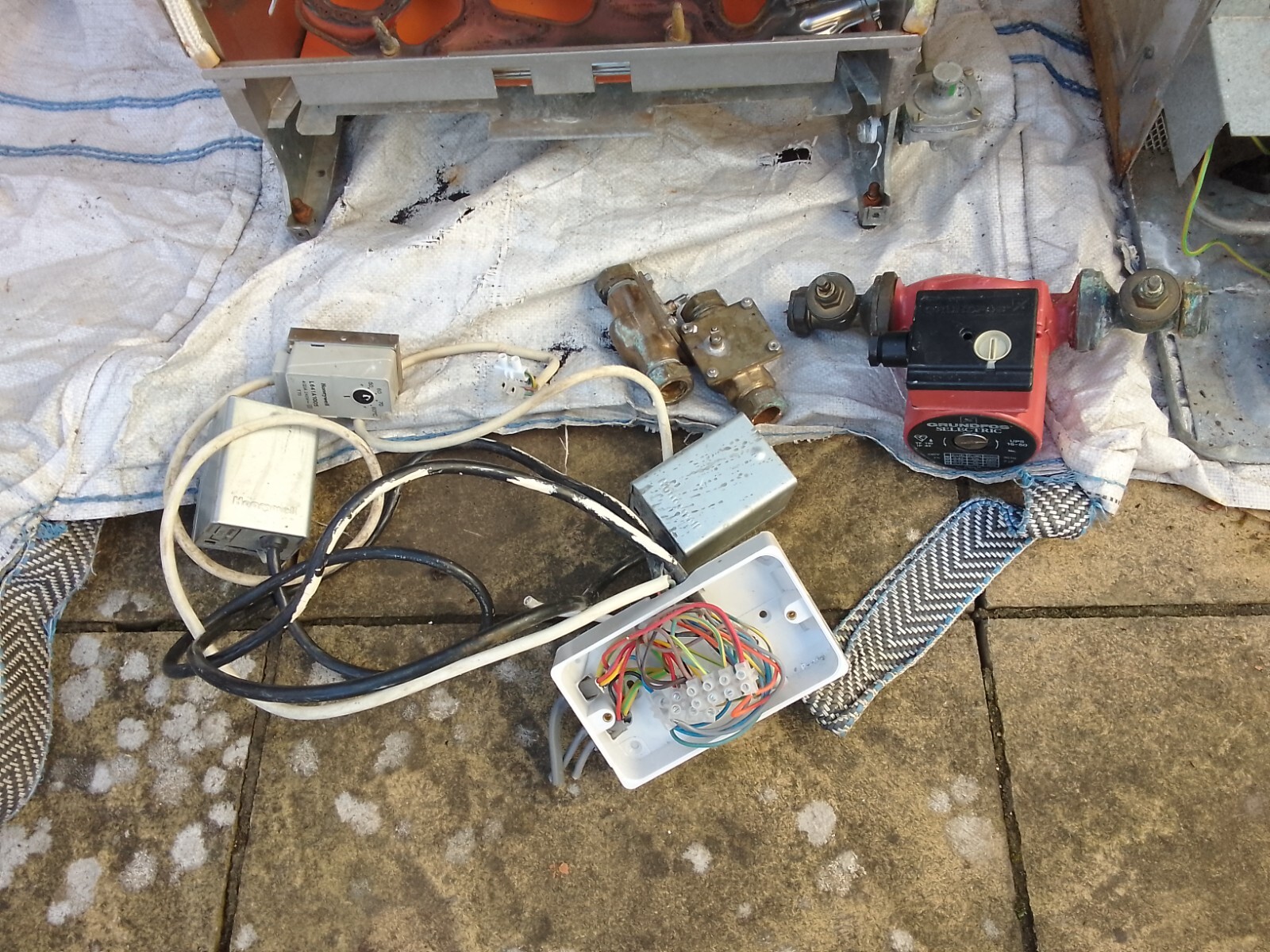 baxi bermuda back boiler and gas fire back including flue, pump and