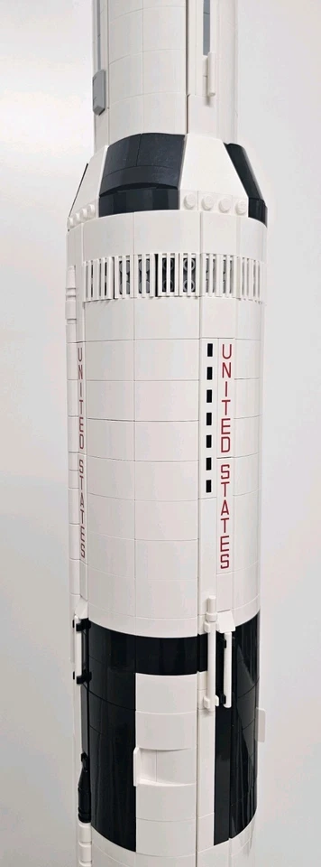 LEGO Ideas 92176 NASA Apollo Saturn V, photo 3 of 5