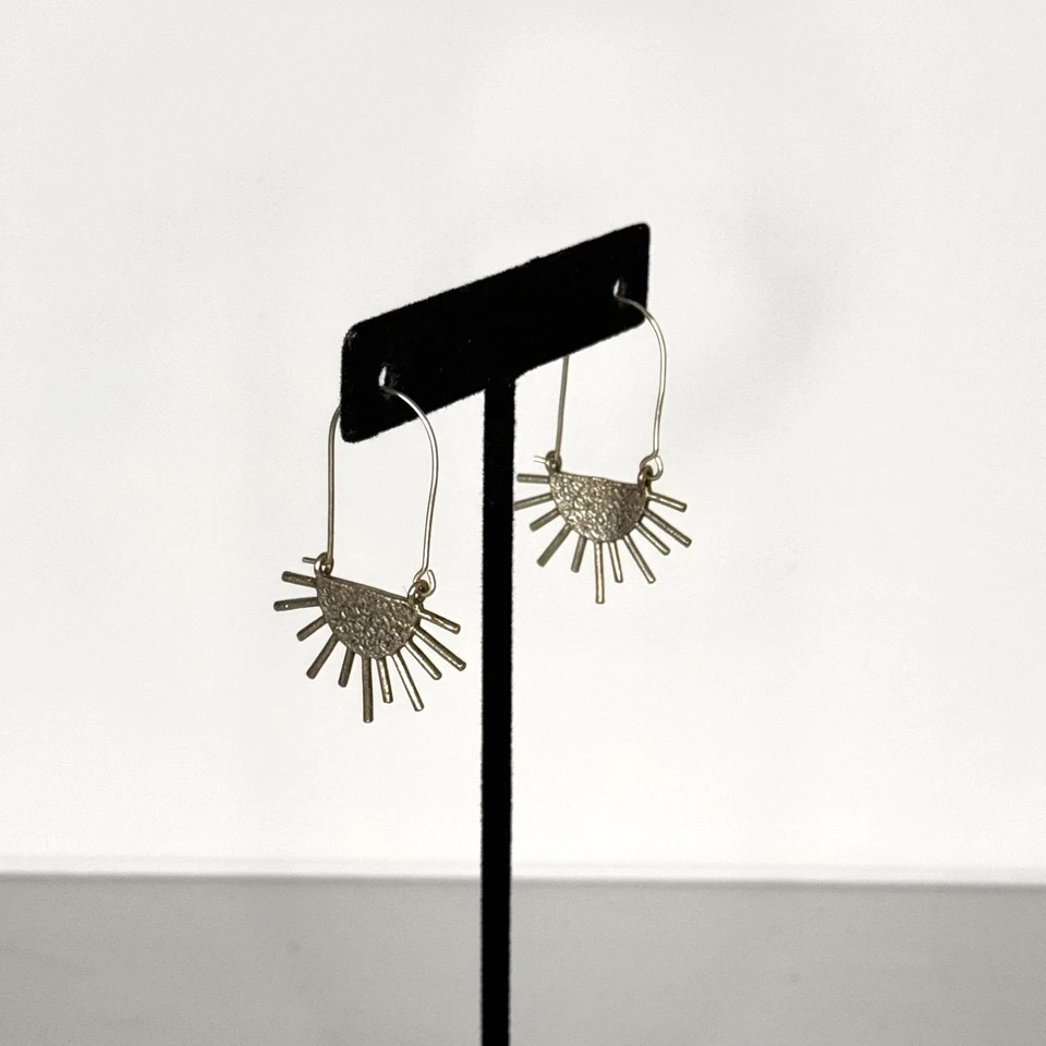 Серьги-кольца Sun Ray длинные текстурированные серебристые - Изображение 3 из 4