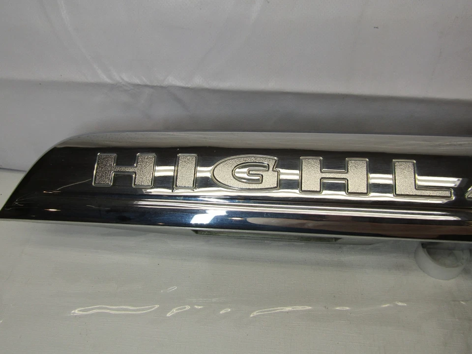 Cerradura inteligente emblema trasero Toyota Highlander 2009-2010 82184-48400 OEM Foto 2 de 4