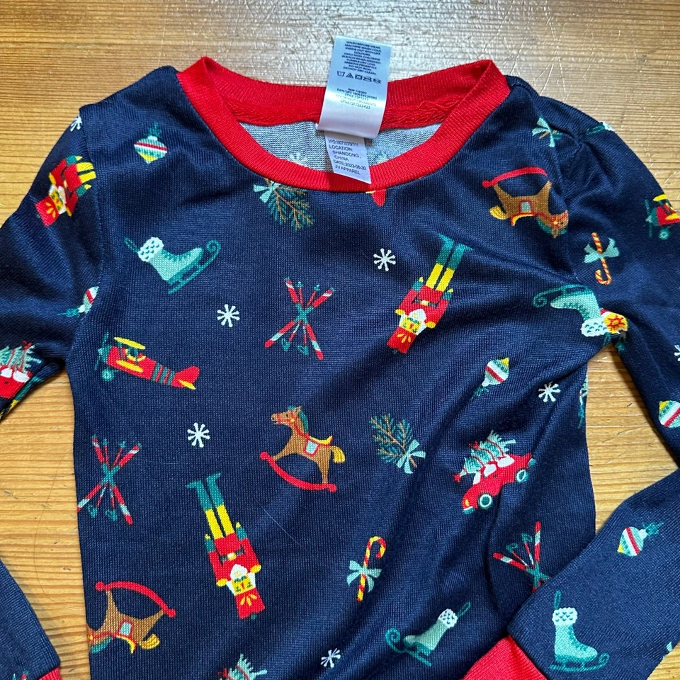 Member's Mark navy blue Christmas long sleeve pajama set SIZE 4 - Image 3 of 4