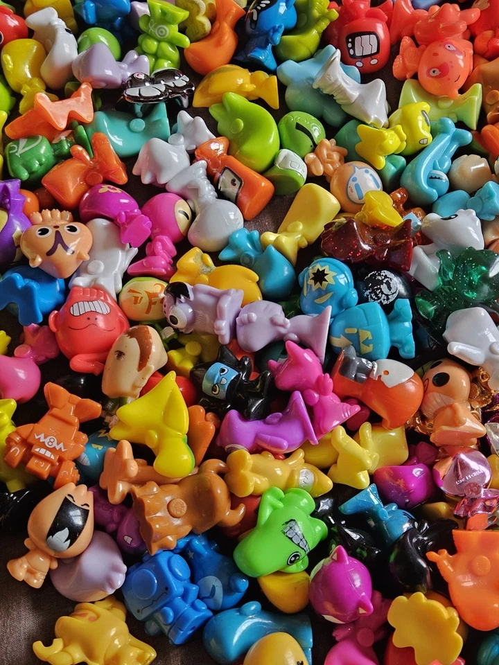 30x Gogo's Crazy Bones Modern, zufällige Figuren gemischt Mystery Konvolut. - Bild 4 von 4