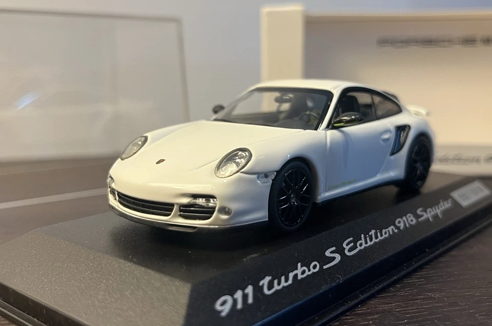 Porsche 911 Turbo S Edition 918 Spyder Minichamps White 997 (II) - Immagine 3 di 4