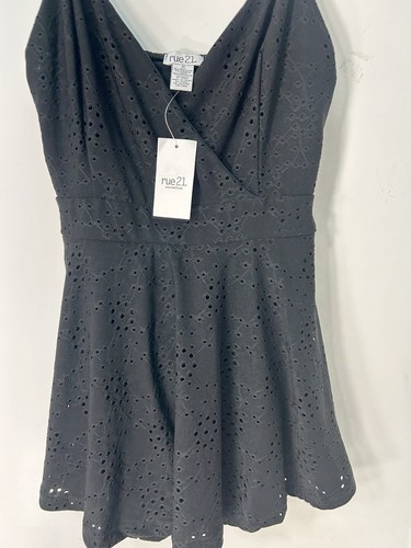 Vestido con ojales negro Rue 21 Jet M fiesta graduación nuevo con etiquetas - Imagen 4 de 16
