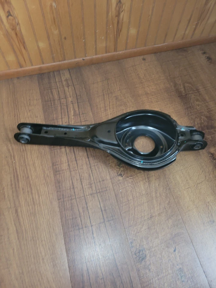 Brazo de control inferior (trasero) Foto 3 de 3