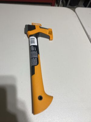 Fiskars X7 1.41 lb Single Bit Splitting Hatchet Fiberglass Handle