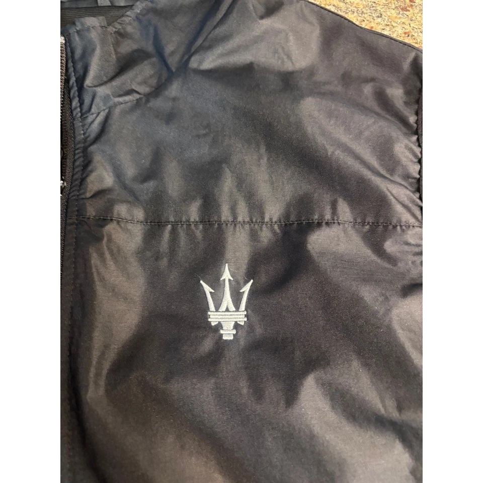 Maserati Hombres Chaleco Cremallera Completa Chaqueta Sin Mangas Negro Ligero Mediano Foto 2 de 4
