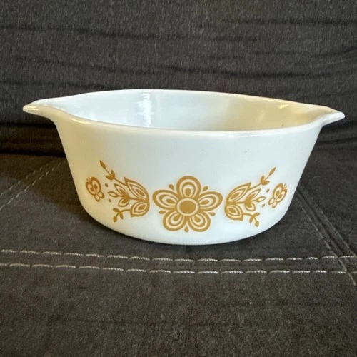 Pyrex BUTTERFLY GOLD Casserole Dish 472  Vintage 1972 USA  NO Lid, 1.5 Pint