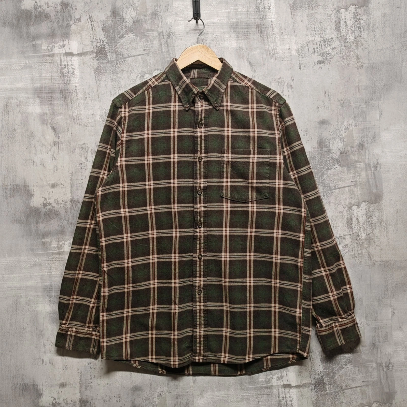 Eddie Bauer Green Check Flannel Shirt Size M 100% Cotton Outdoor Casual
Opens in a new window or tab
