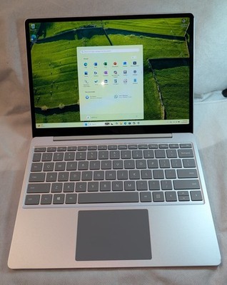 NICE SILVER Microsoft Surface LAPTOP GO i5 TOUCHSCREEN WINOWS 11