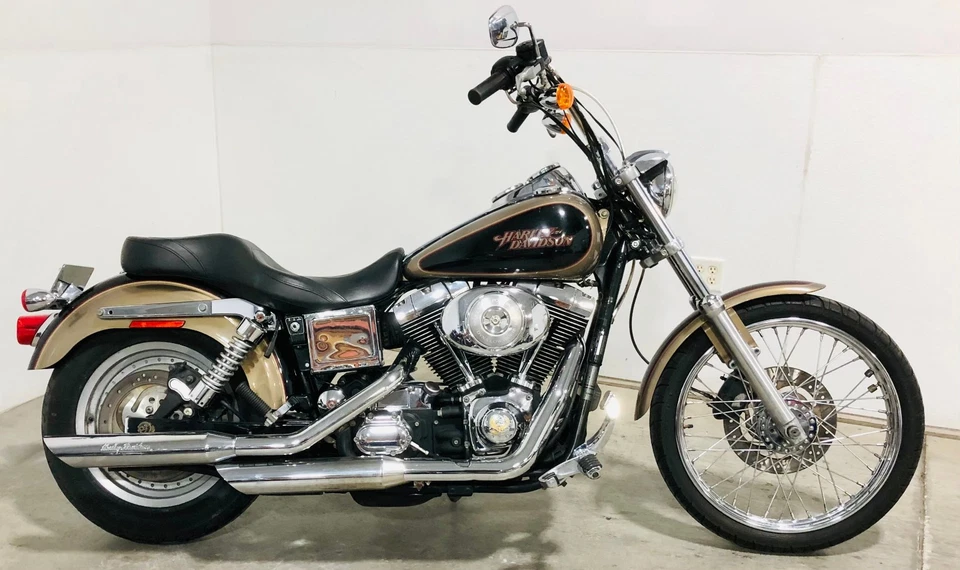 Harley-Davidson Dyna 2005  Foto 2 de 4