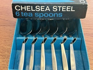 Boxed Set of 6 Vinersof Chelsea Sheffield Stainless Tea spoons unused