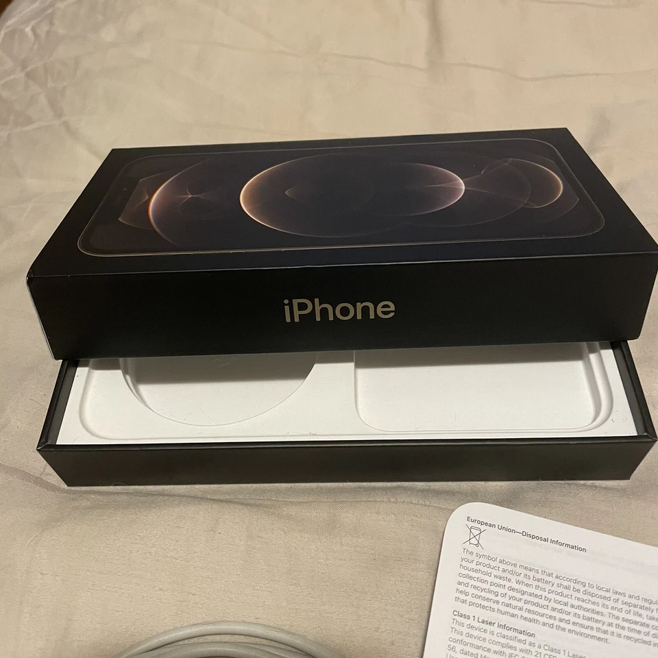 iPhone 12 Pro BOX Apple Lightning Charger - Image 4 of 4