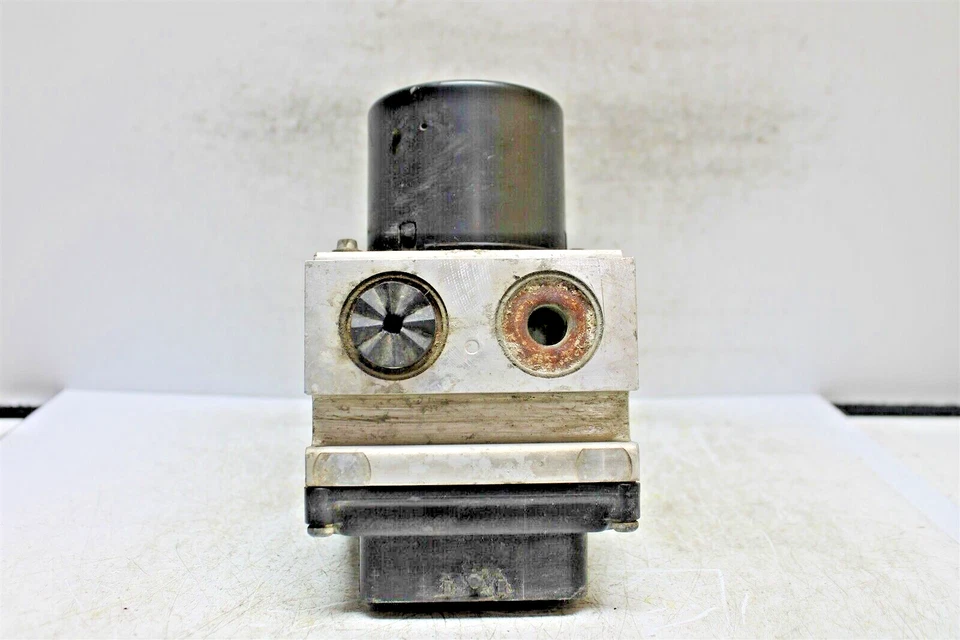 20766618 Cadillac CTS 2009-2015 ABS Antilock Brake Pump Control Module 14K2 946 - Image 2 of 4