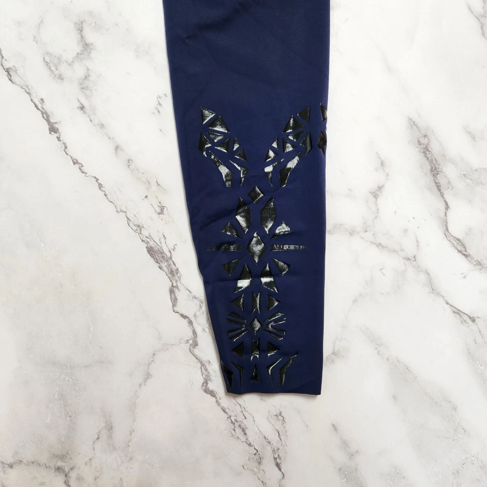 beyond-yoga high waisted geometric detail full length leggings